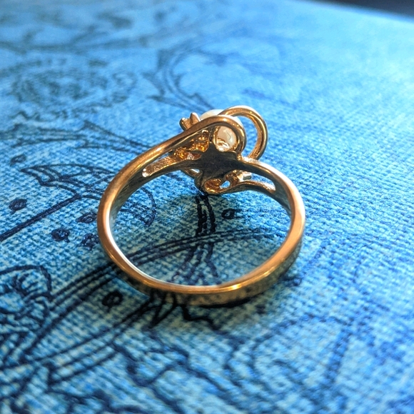 Vintage | 14k Gold Spiral Pearl Ring - Picture 4 of 5